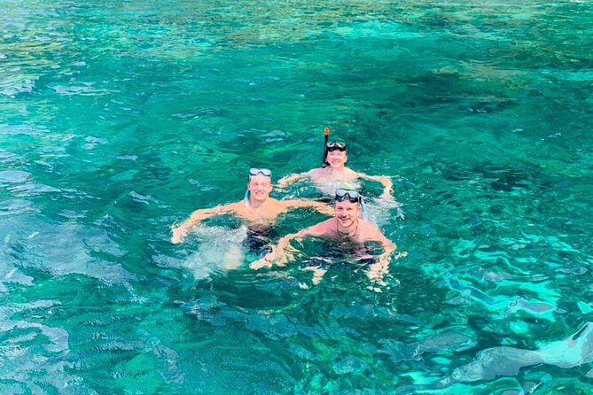 All-in Phi Phi, Maiton, MayaBay, Khai, Bamboo islands Tour - Phi Phi Don: lunch and a short breather