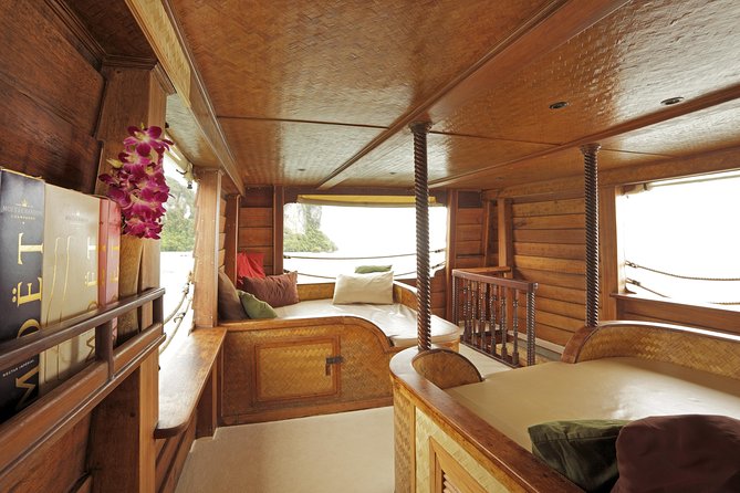 - Comfortable boat for cruising in Phang Nga Bay - The "Must-Do"! - Koh Hong gives the day a welcome pause