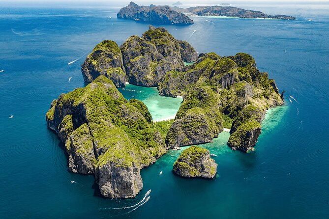 Hype Yacht : VIP Tour Phi Phi Island & Maya Bay from Phuket - Maya Bay: the famous beach and the busy reality