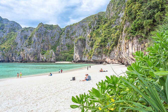 Phi Phi Islands and Khai Islands Snorkeling Tour By Speedboat From Phuket - Koh Khai Nai: a final beach hour