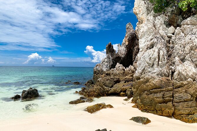 Phi Phi Islands & Maya Bay: Premium Service & All-Day Food - Lunch on Phi Phi Don