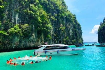 Phi Phi Islands Speedboat Day Trip from Phuket with Lunch