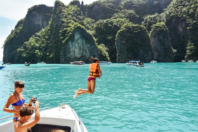 Phi Phi Islands Speedboat Day Trip from Phuket with Lunch - The crew and the realities of a group tour