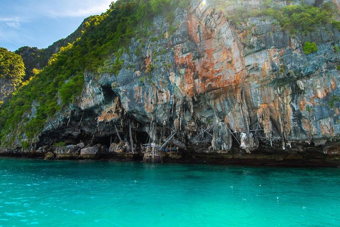 Phi Phi , Khai & Maya : Unforgettable Island Hopping by Speedboat - Guides, group size and comfort on board