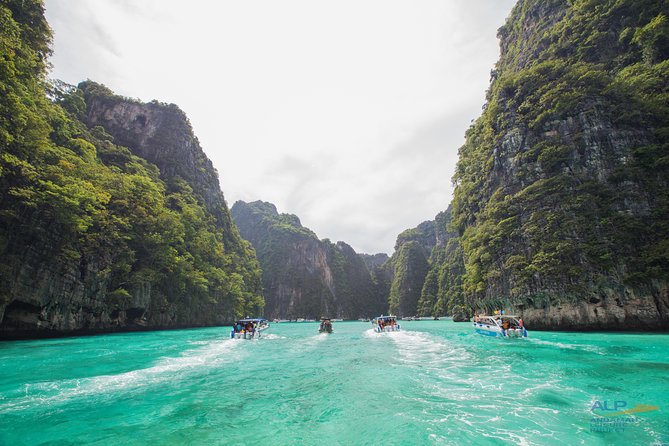PHI PHI & MAYA & BAMBOO Premium Catamaran Max 28 pax - Lunch on Phi Phi Island