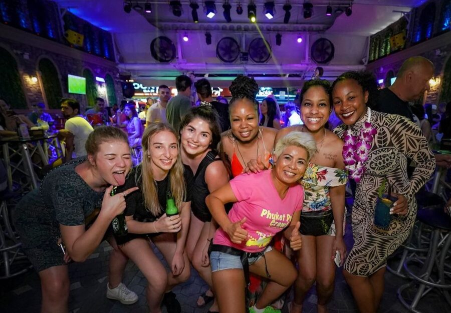 Phuket: Bar Crawl Tour - Finishing at a club