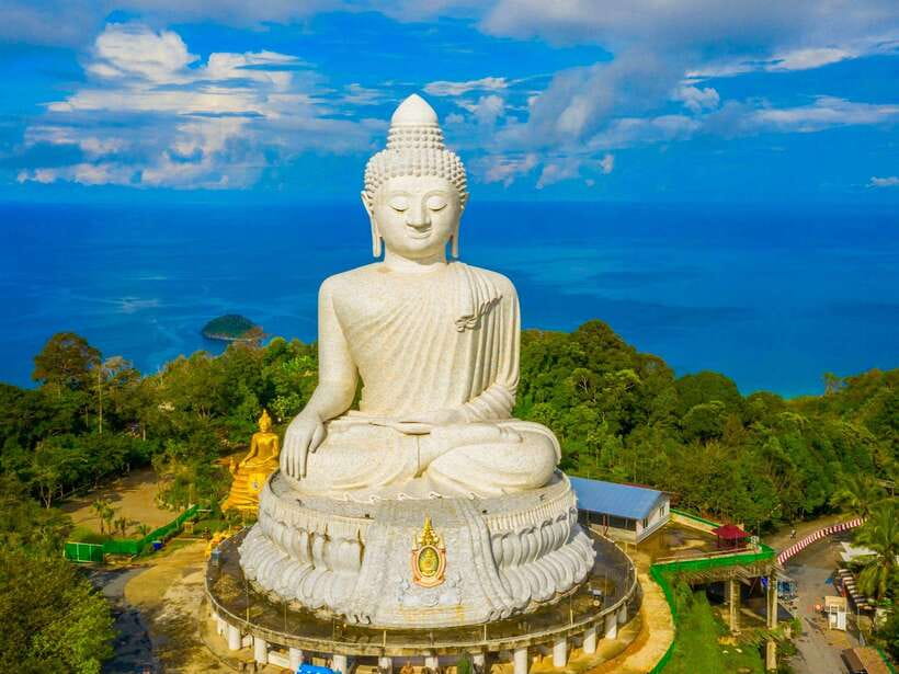 Phuket: Big Buddha View Wat Chalong, Old Town Guided Tour - Karon Viewpoint: a quick look at the coast