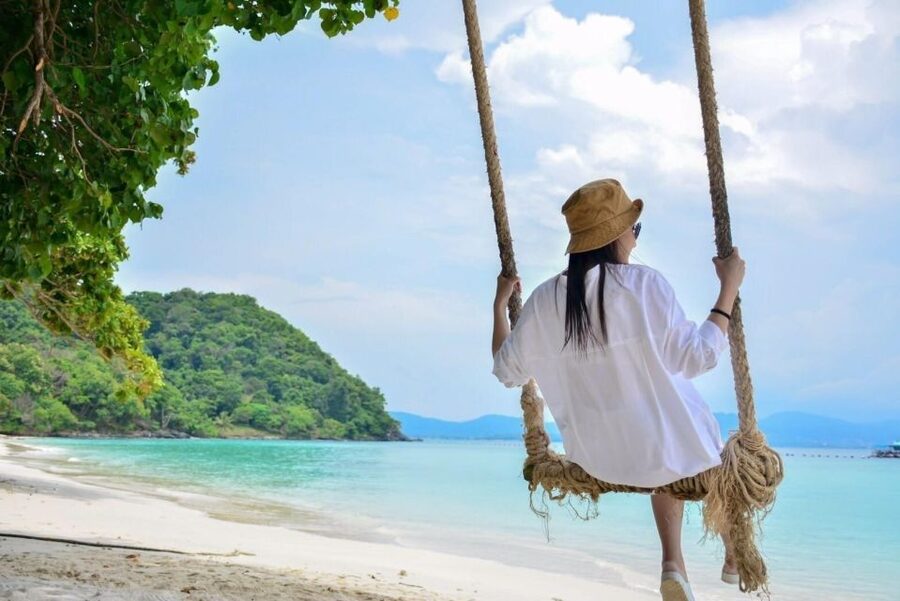 Phuket: Coral Island Day Tour by Speedboat - A Thai buffet at Kahung Beach