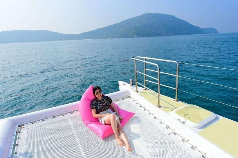 Phuket: Coral Yacht Boat Tour to Coral Island with Sunset - Comfort, group size and the crew
