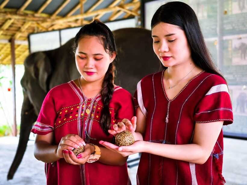 Phuket : Experience feeding and bathing elephants 1.5 Hrs. - Should you book it?