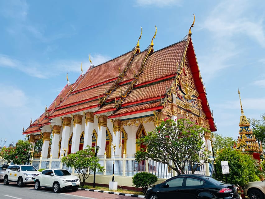Phuket: Guided Tour of Phuket City with Hotel Transfers - The guide and van shape the day