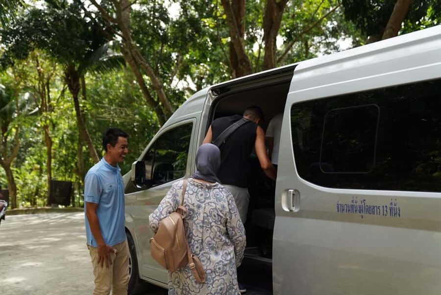 Phuket : Guided Tour to Elephant Sanctuary with Transfers - Meeting the elephants and their caretakers