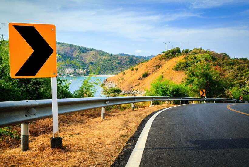 Phuket: Half-Day Viewpoint, Big Buddha and Wat Chalong Tour - Guides, vans and the value of $51