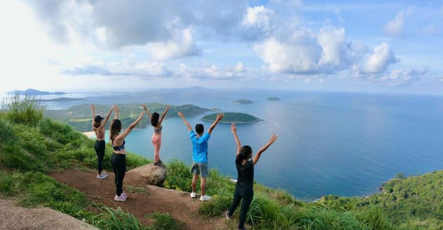 Phuket: Hiking to Sunrise - Climbing through tropical vegetation