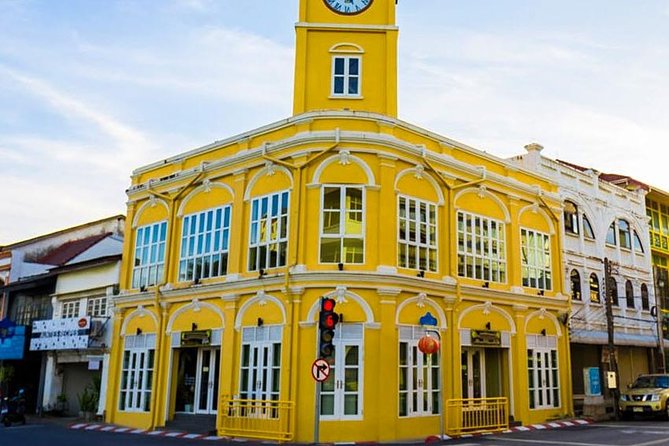 Phuket Landmark Tour , Old Town, Big Buddha - Wat Chalong: dress respectfully and make time to listen
