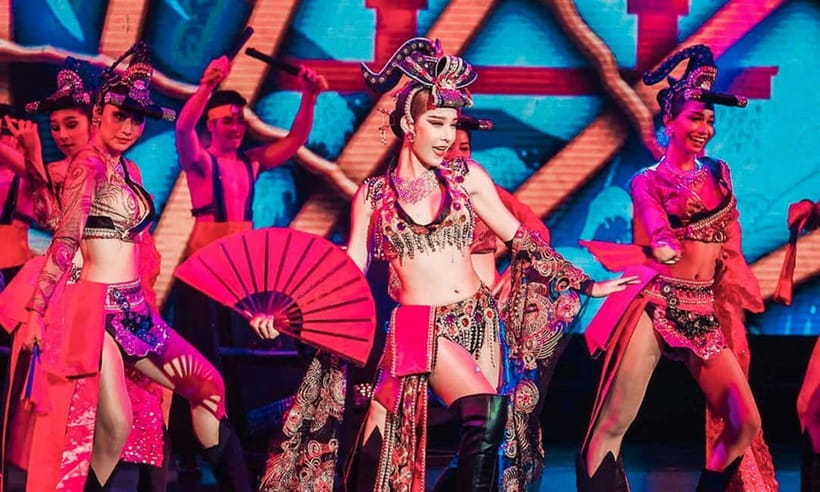 Phuket: Simon Cabaret Show Tickets Optional First 3 Rows - Choosing between the first rows and a central view