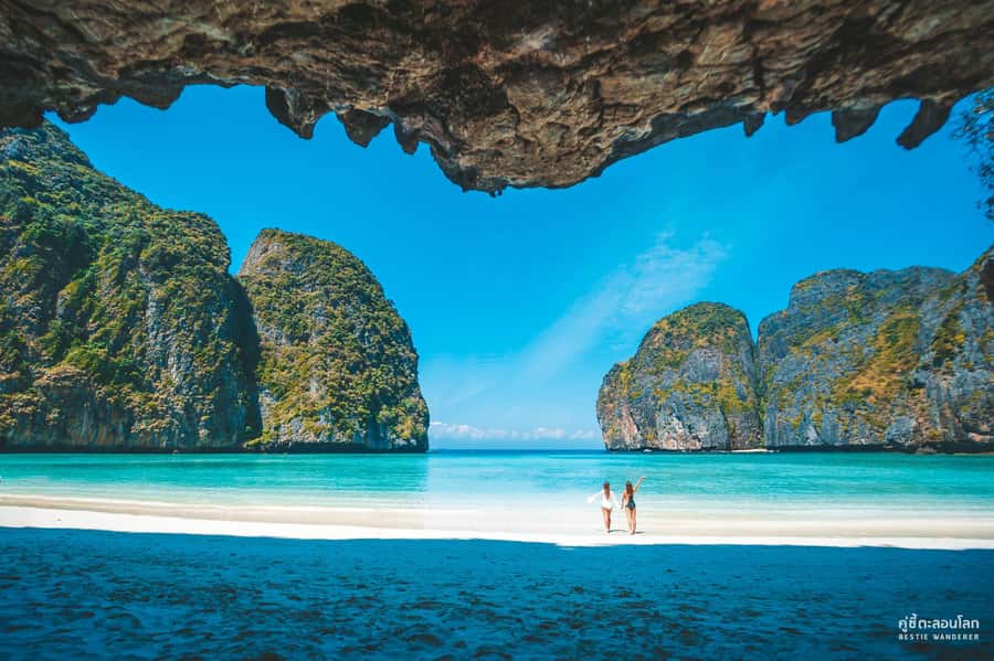 Phuket: Speedboat Day Trip to Phi Phi and Maya Bay - Guides, timing, and what the day feels like
