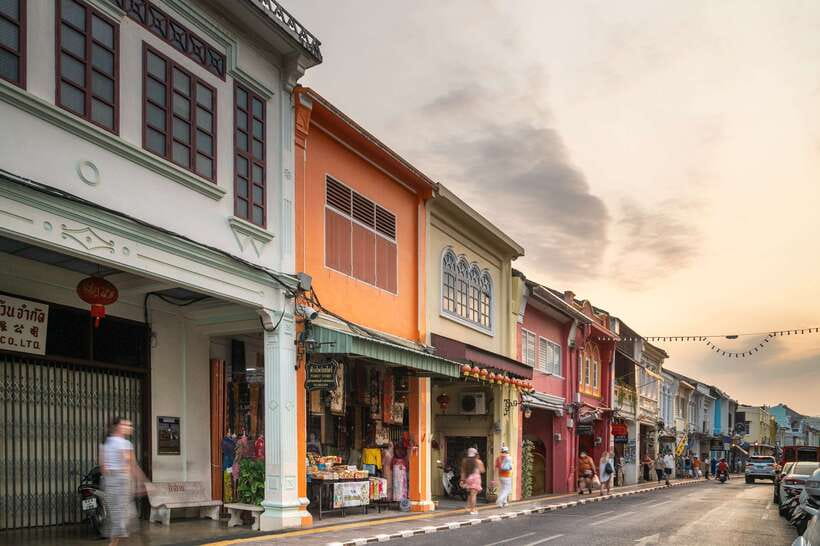 Phuket: Wat Chalong, Viewpoint, and Old Town Guided Tour - Cashew factory: a small stop with a taste of Phuket