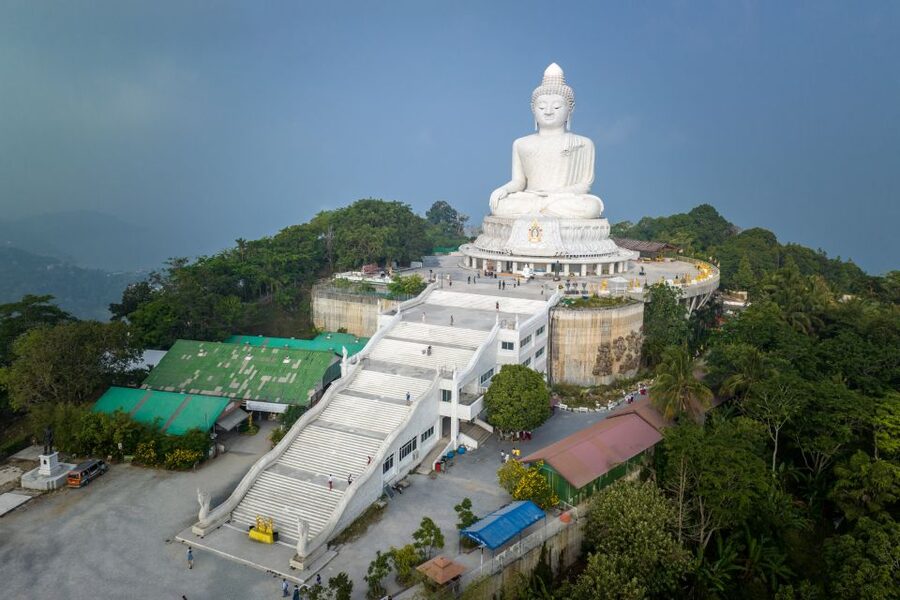 Phuket: Wat Chalong, Viewpoint, and Old Town Guided Tour - Phuket Old Town: architecture, cafés and a local snack