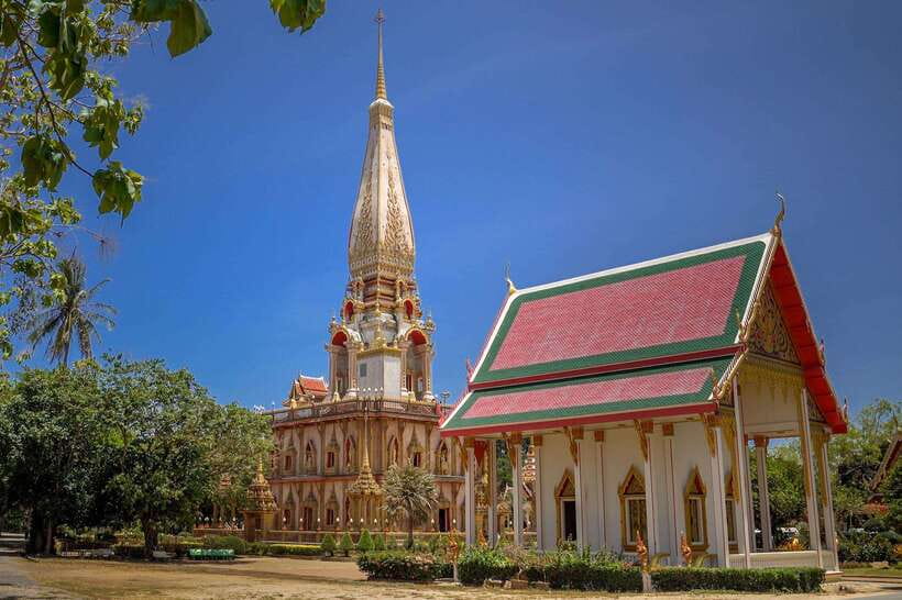 Phuket: Wat Chalong, Viewpoint, and Old Town Guided Tour - Karon Viewpoint: a quick look across Phuket