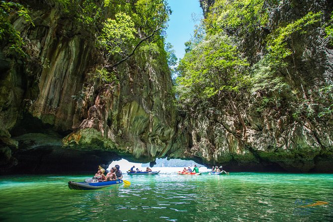 PREMIUM James Bond & Phang Nga bay & 2 Canoes - Lunch and a look around Panyee Village