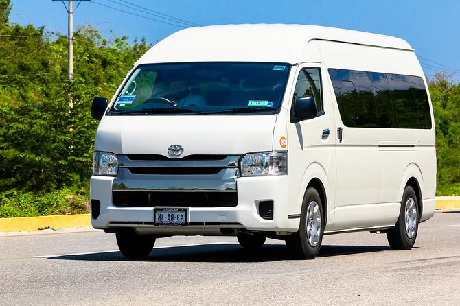 Private Departure Transfer from Phuket Hotel to Phuket Airport - Room for luggage, with a few limits