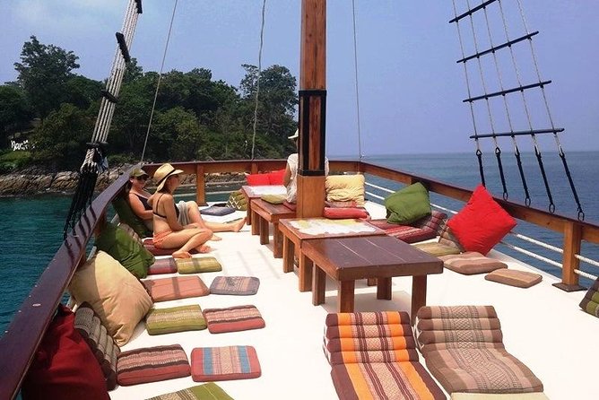 Relaxing Day with Snorkeling - Away From The Crowds - A boat set up for a slow day