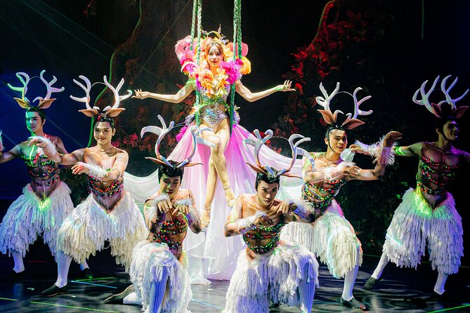 Simon Cabaret: Phuket’s Ladyboy Glamour Show - The photo line, and how to handle it