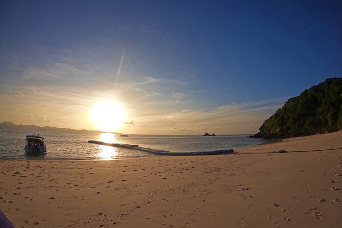 Small Group Phi Phi Islands Sunrise Tour with Seaview Lunch - What the crew adds to the trip